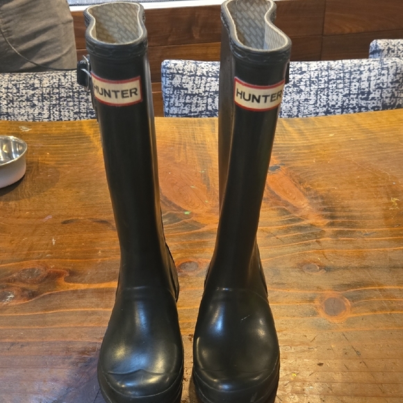 Hunter Classic Black Rain Boots - Picture 1 of 6